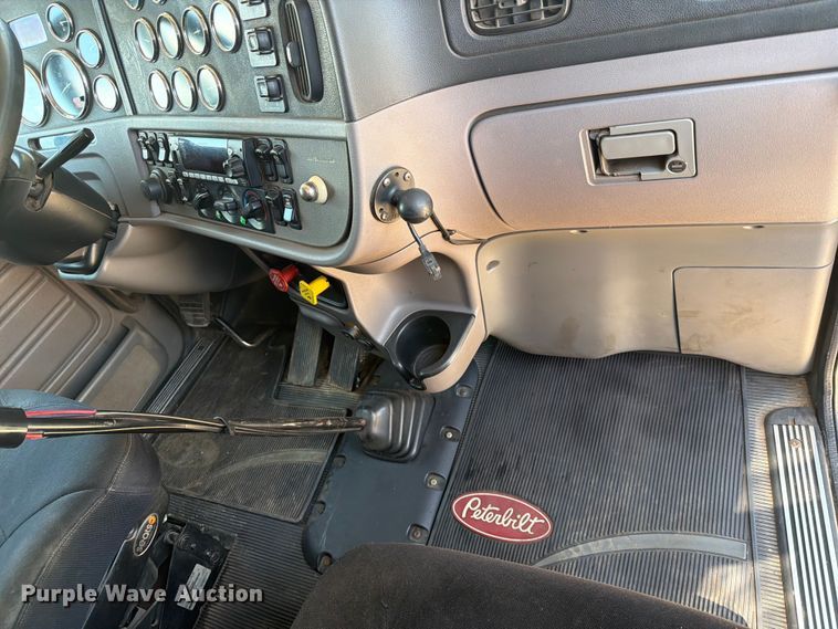 image for item EX4026 2012 Peterbilt 389 semi truck