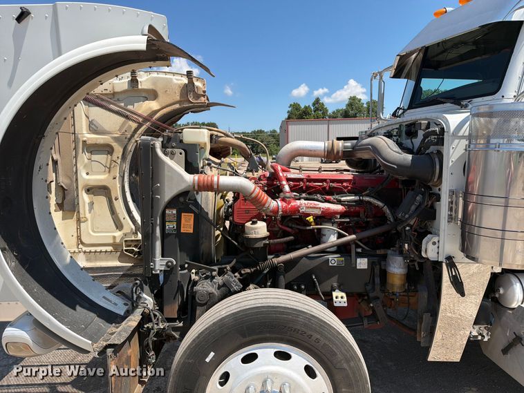 image for item EX4026 2012 Peterbilt 389 semi truck
