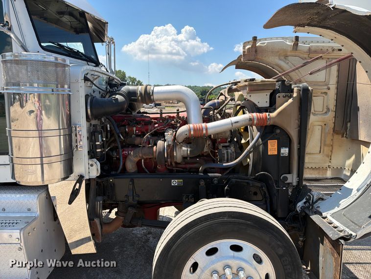 image for item EX4026 2012 Peterbilt 389 semi truck