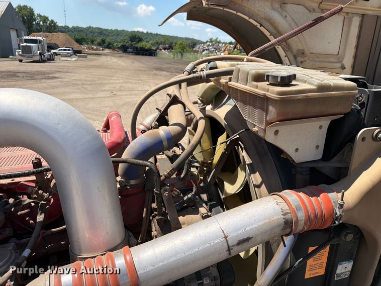 image for item EX4026 2012 Peterbilt 389 semi truck