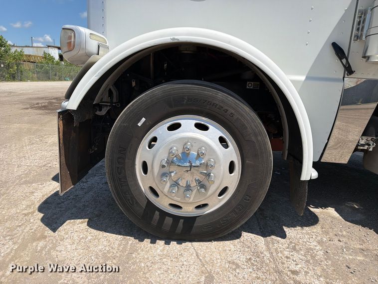 image for item EX4026 2012 Peterbilt 389 semi truck