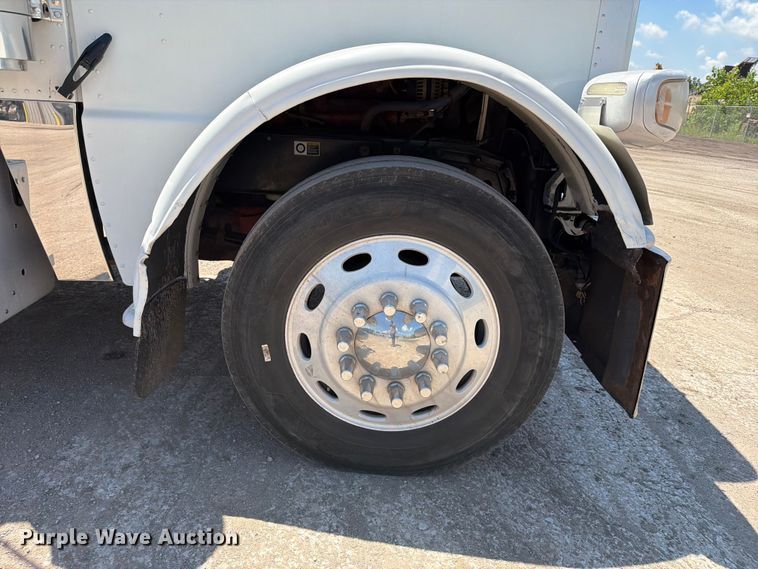 image for item EX4026 2012 Peterbilt 389 semi truck