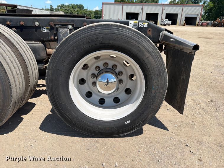 image for item EX4026 2012 Peterbilt 389 semi truck