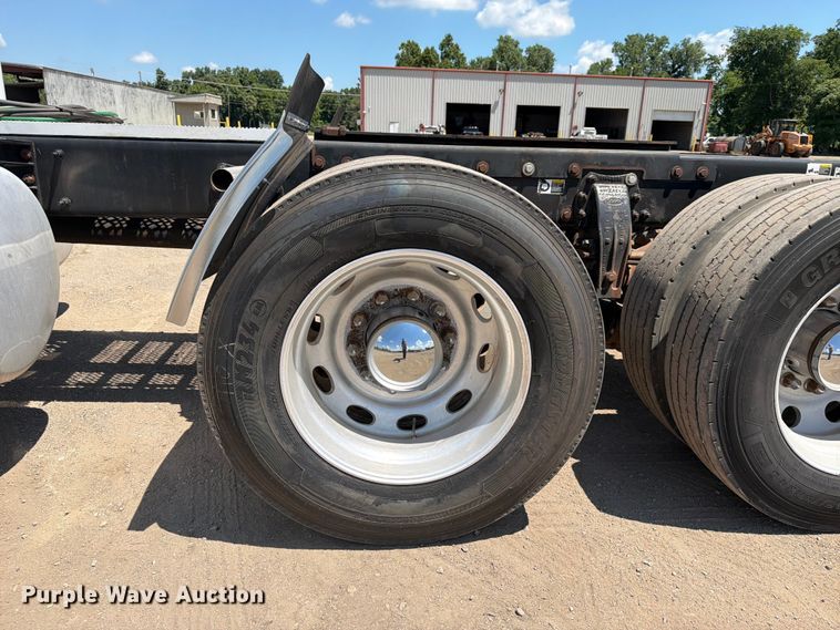 image for item EX4026 2012 Peterbilt 389 semi truck