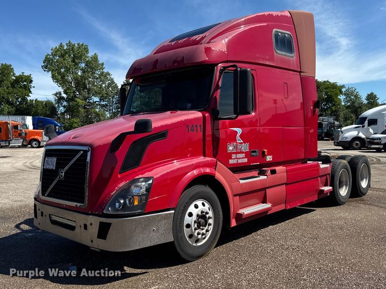 image for item FB5728 2006 Volvo VNL semi truck
