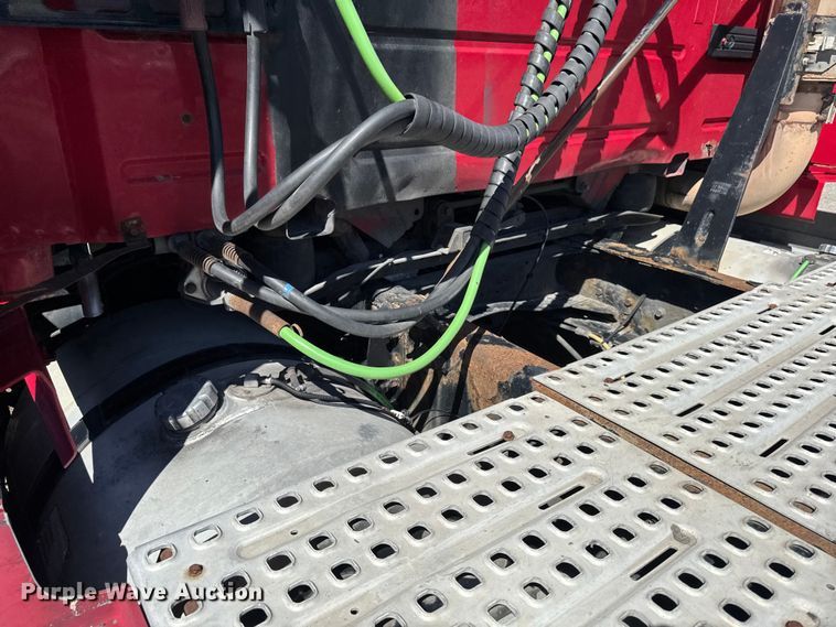 image for item FB5728 2006 Volvo VNL semi truck