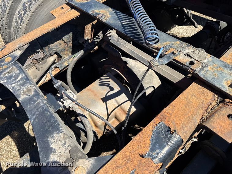 image for item FB5728 2006 Volvo VNL semi truck