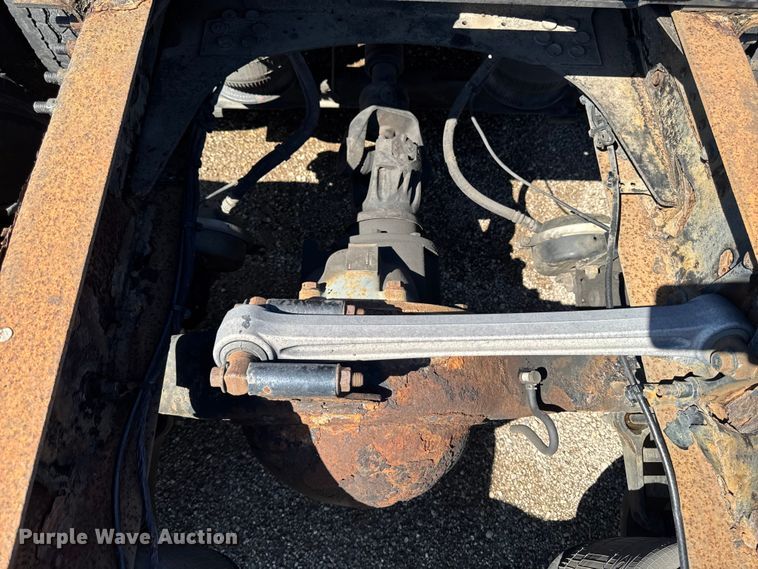 image for item FB5728 2006 Volvo VNL semi truck