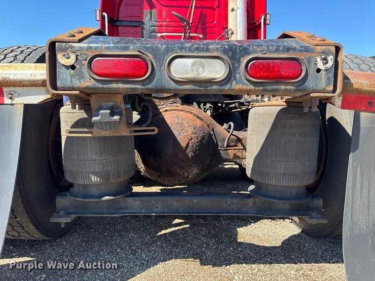 image for item FB5728 2006 Volvo VNL semi truck