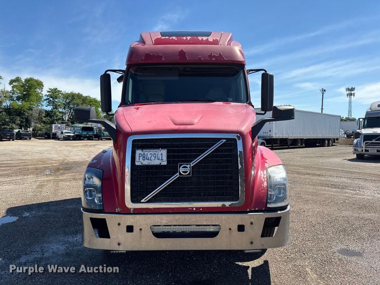 image for item FB5728 2006 Volvo VNL semi truck