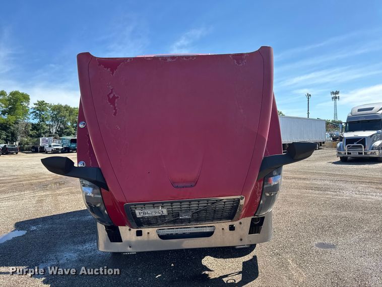 image for item FB5728 2006 Volvo VNL semi truck