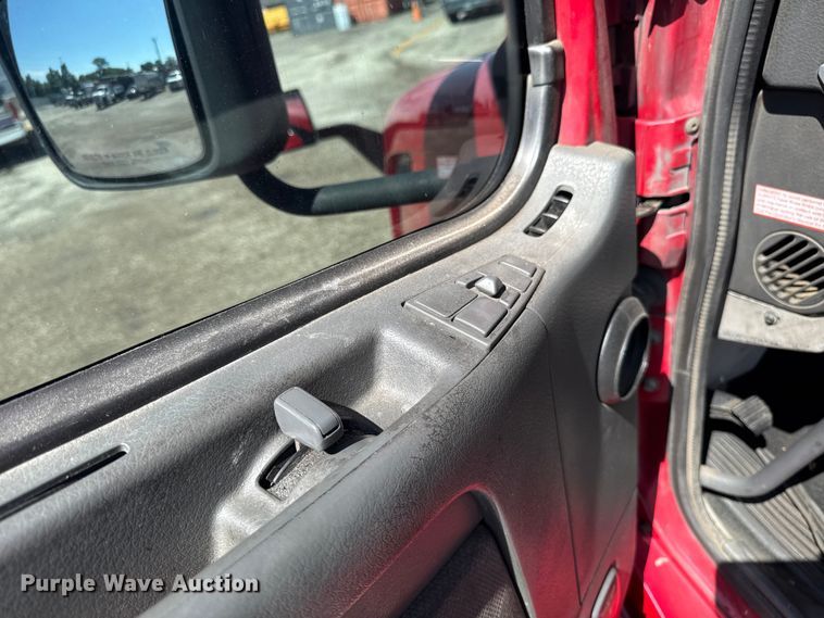 image for item FB5728 2006 Volvo VNL semi truck