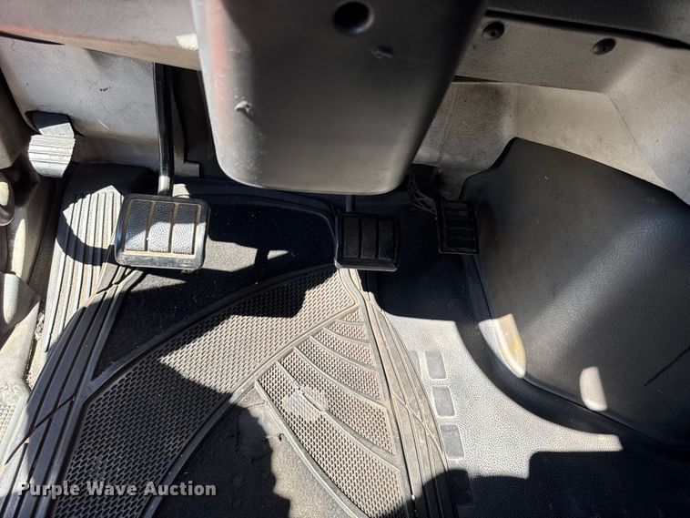 image for item FB5728 2006 Volvo VNL semi truck