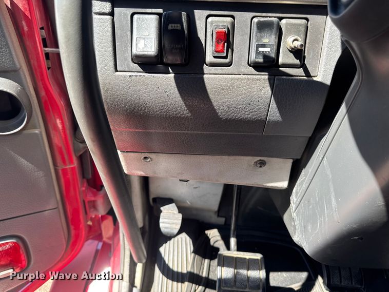 image for item FB5728 2006 Volvo VNL semi truck