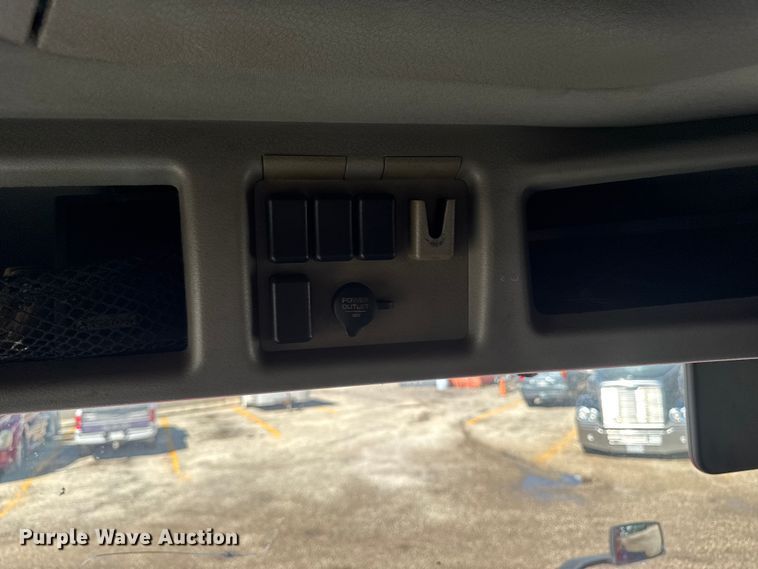image for item FB5728 2006 Volvo VNL semi truck