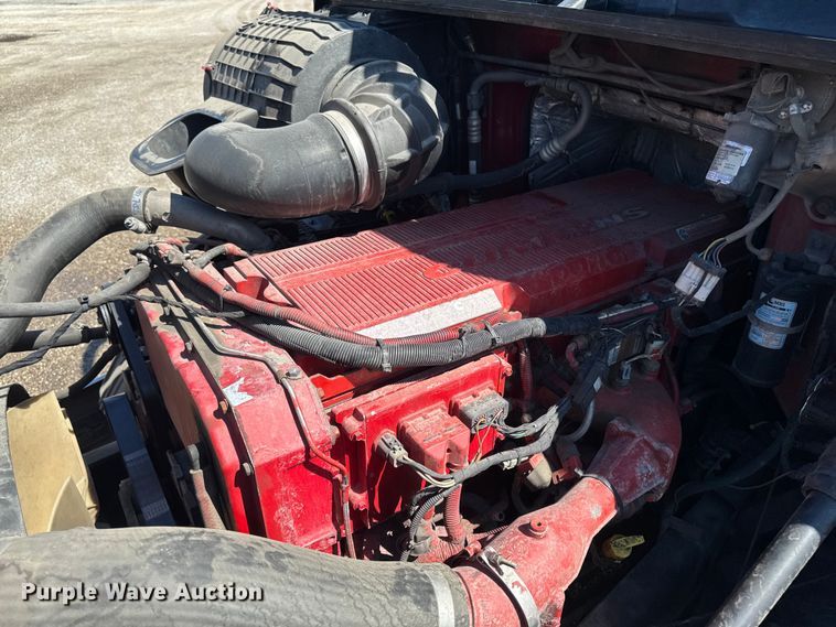 image for item FB5728 2006 Volvo VNL semi truck