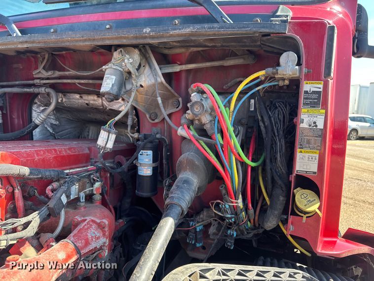 image for item FB5728 2006 Volvo VNL semi truck