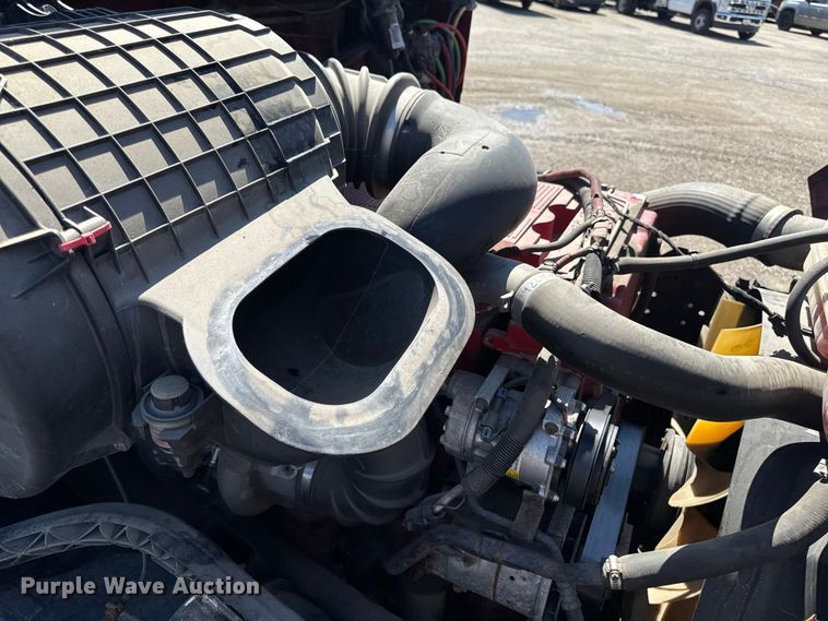 image for item FB5728 2006 Volvo VNL semi truck