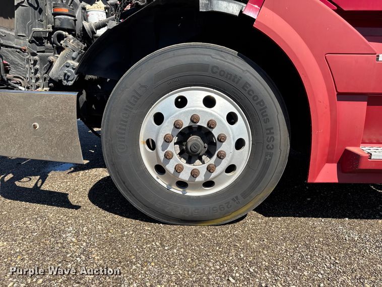 image for item FB5728 2006 Volvo VNL semi truck