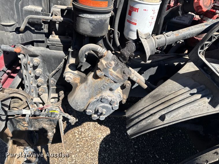 image for item FB5728 2006 Volvo VNL semi truck