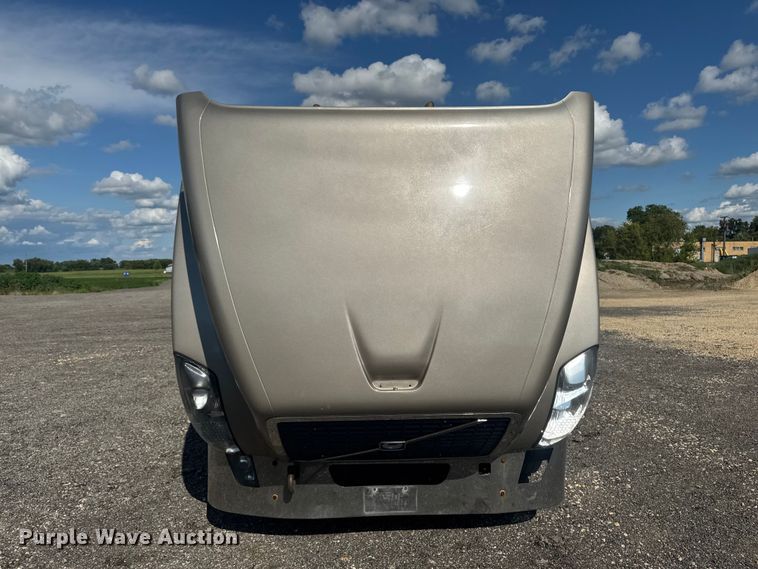 image for item FB5733 2007 Volvo VN semi truck