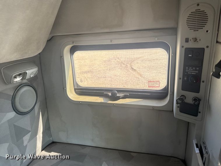 image for item FB5733 2007 Volvo VN semi truck
