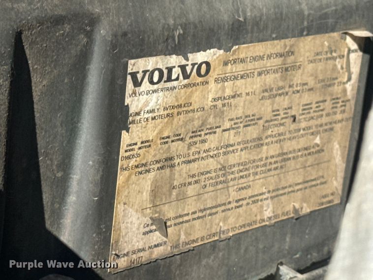 image for item FB5733 2007 Volvo VN semi truck