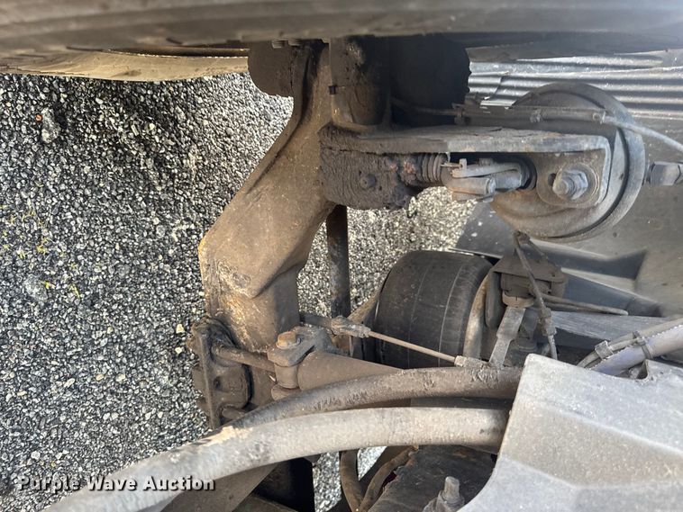 image for item FB5733 2007 Volvo VN semi truck