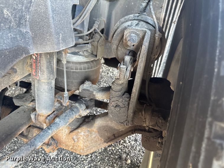 image for item FB5733 2007 Volvo VN semi truck