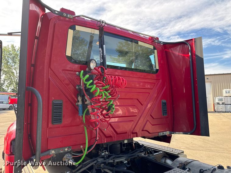 image for item FB5747 2015 International Prostar 122 semi truck