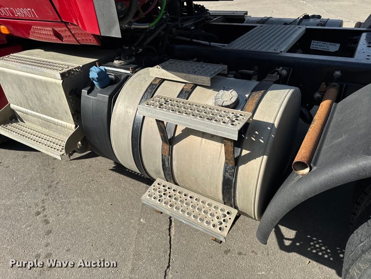 image for item FB5747 2015 International Prostar 122 semi truck