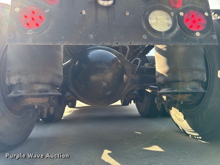 image for item FB5747 2015 International Prostar 122 semi truck