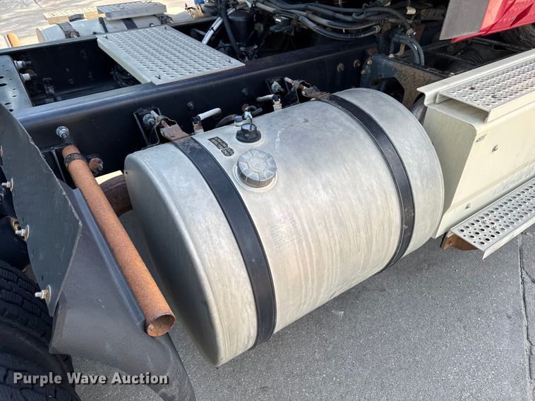 image for item FB5747 2015 International Prostar 122 semi truck