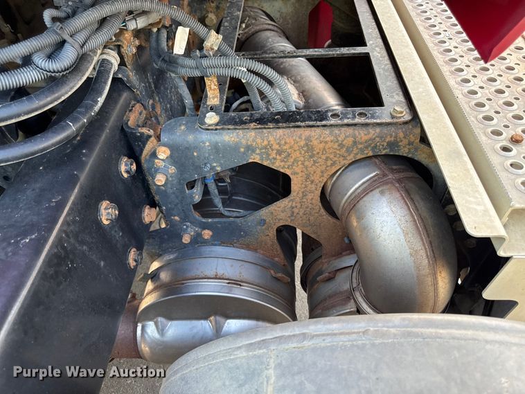 image for item FB5747 2015 International Prostar 122 semi truck