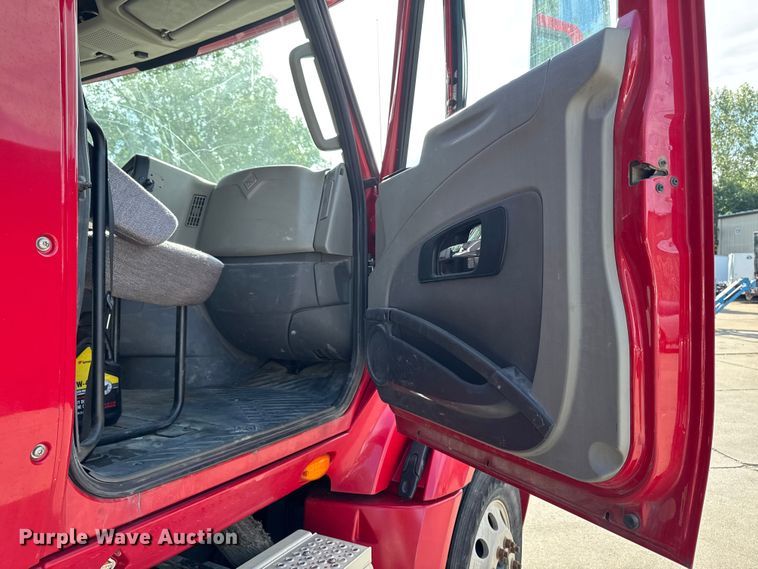 image for item FB5747 2015 International Prostar 122 semi truck
