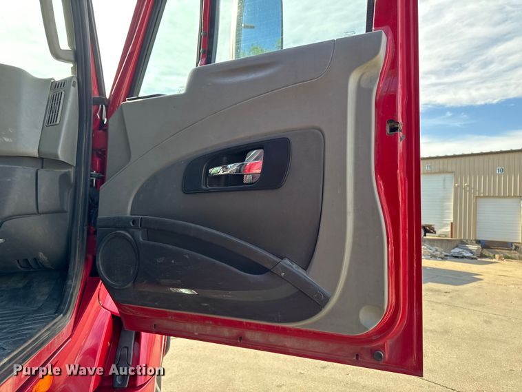 image for item FB5747 2015 International Prostar 122 semi truck
