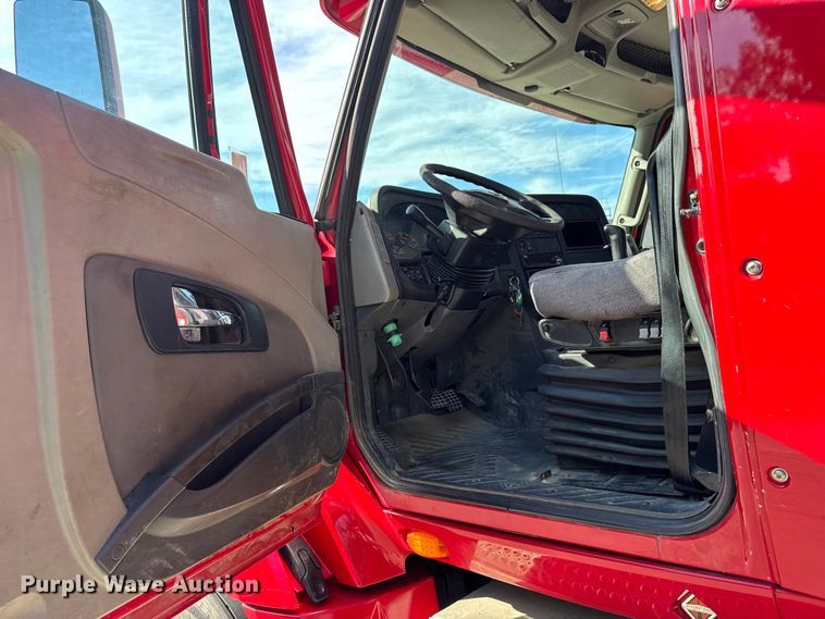 image for item FB5747 2015 International Prostar 122 semi truck