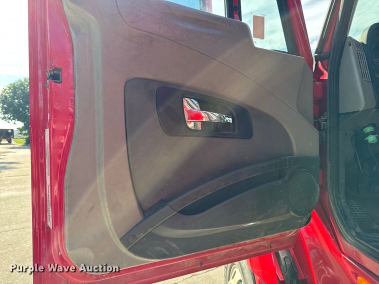 image for item FB5747 2015 International Prostar 122 semi truck
