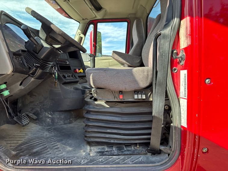 image for item FB5747 2015 International Prostar 122 semi truck