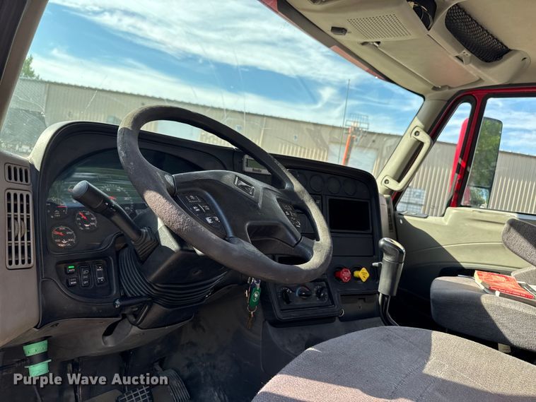 image for item FB5747 2015 International Prostar 122 semi truck