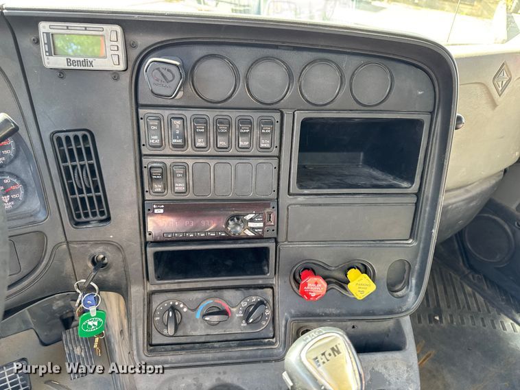 image for item FB5747 2015 International Prostar 122 semi truck