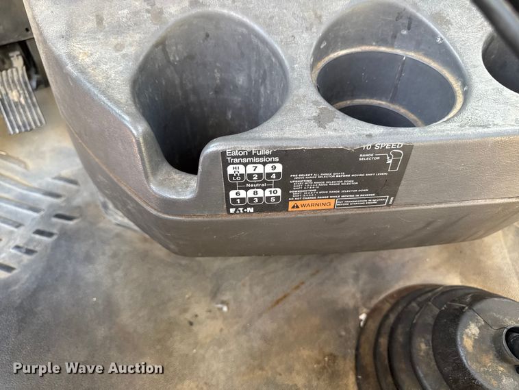 image for item FB5747 2015 International Prostar 122 semi truck