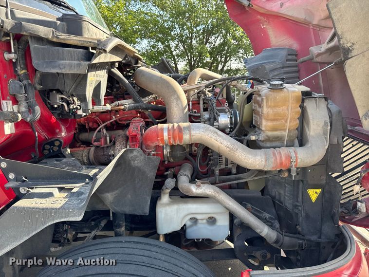 image for item FB5747 2015 International Prostar 122 semi truck