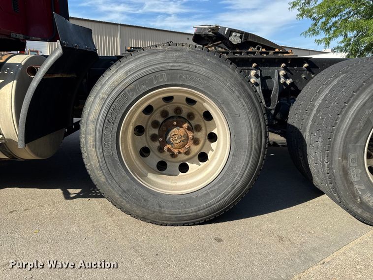 image for item FB5747 2015 International Prostar 122 semi truck