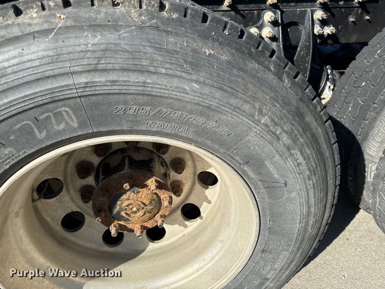 image for item FB5747 2015 International Prostar 122 semi truck