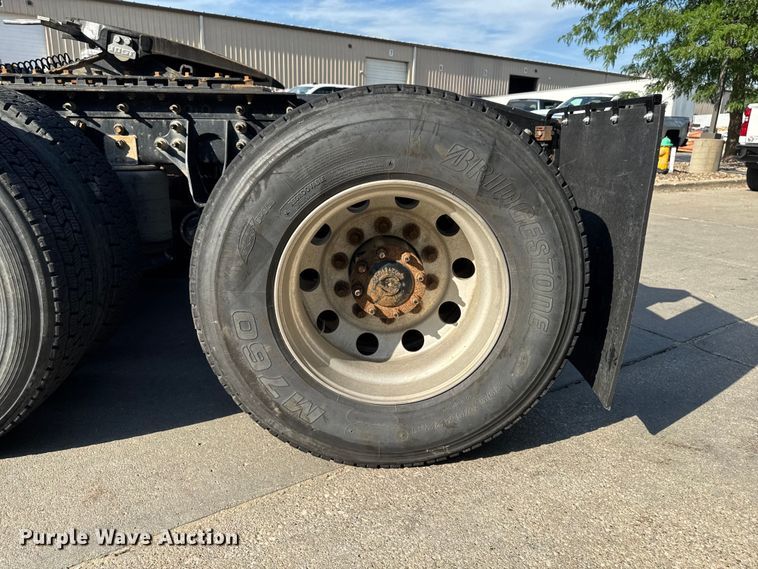 image for item FB5747 2015 International Prostar 122 semi truck