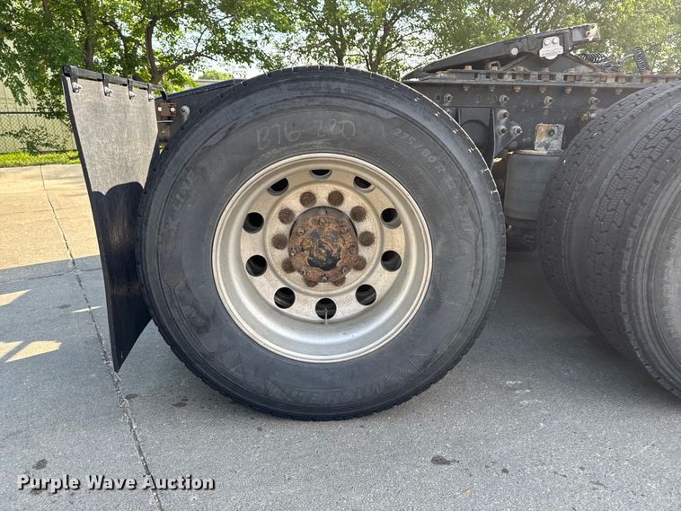 image for item FB5747 2015 International Prostar 122 semi truck