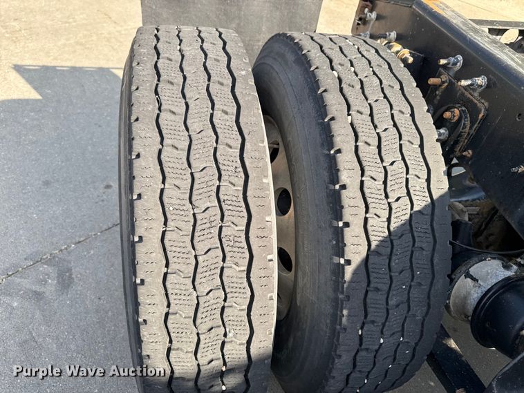 image for item FB5747 2015 International Prostar 122 semi truck