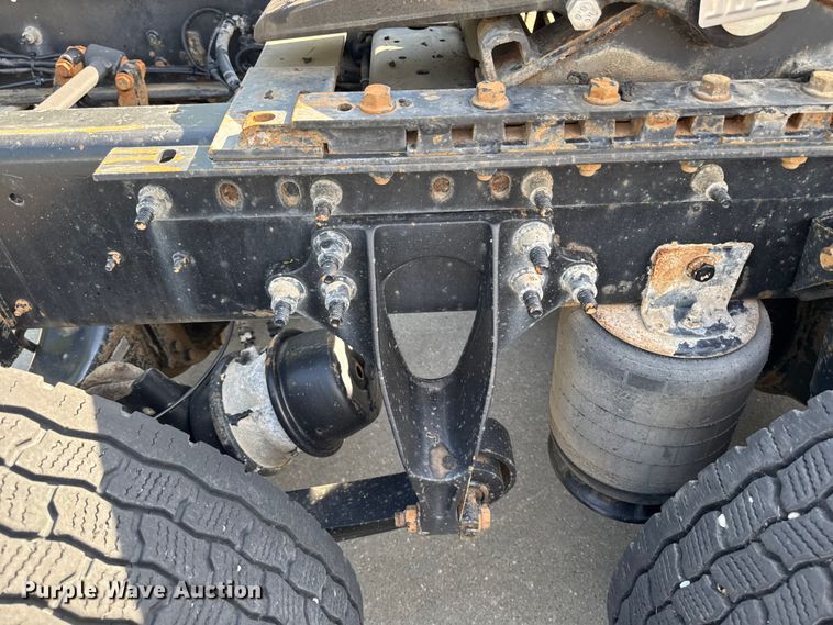image for item FB5747 2015 International Prostar 122 semi truck