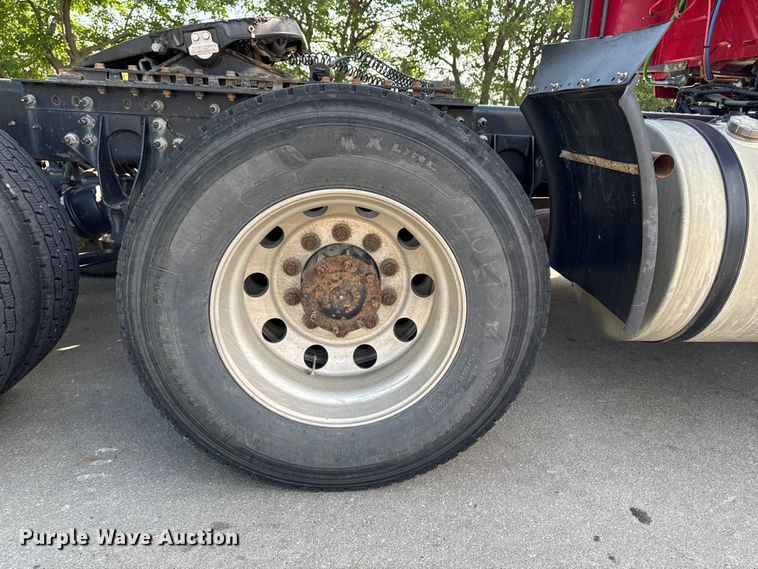 image for item FB5747 2015 International Prostar 122 semi truck